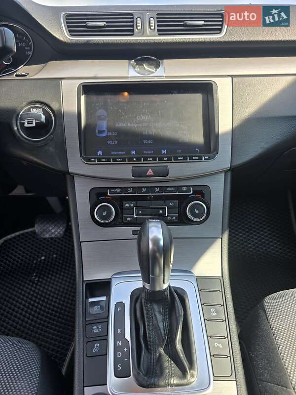 Універсал Volkswagen Passat 2011 в Луцьку