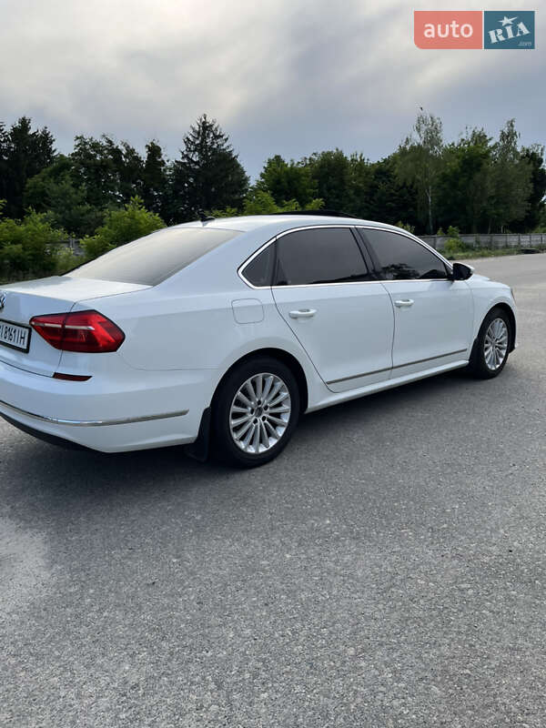 Седан Volkswagen Passat 2015 в Хороле