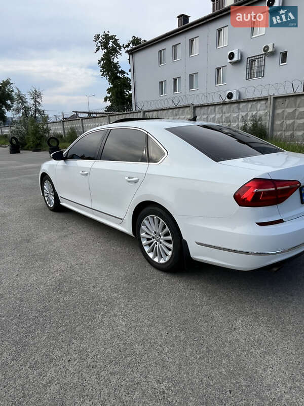 Седан Volkswagen Passat 2015 в Хороле