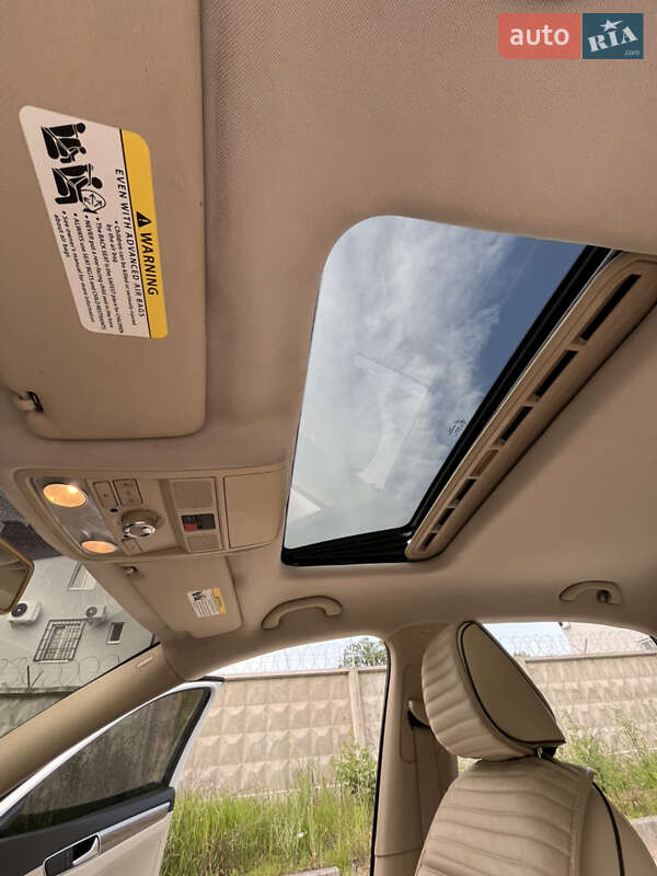 Седан Volkswagen Passat 2015 в Хороле