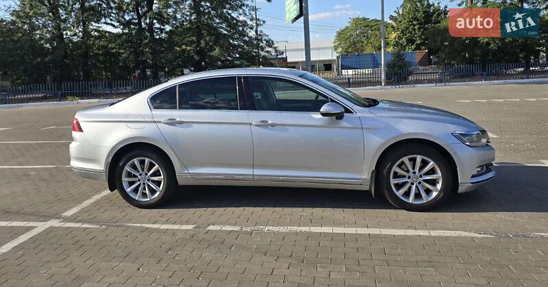 Седан Volkswagen Passat 2015 в Одессе