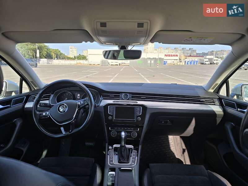 Седан Volkswagen Passat 2015 в Одессе