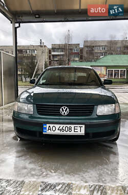 Седан Volkswagen Passat 1998 в Сваляві