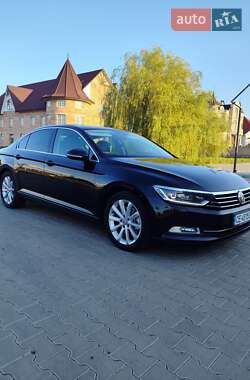 Седан Volkswagen Passat 2015 в Черновцах