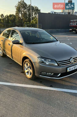 Седан Volkswagen Passat 2011 в Киеве