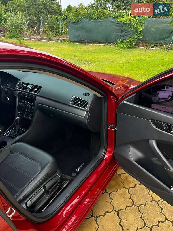 Седан Volkswagen Passat 2014 в Днепре