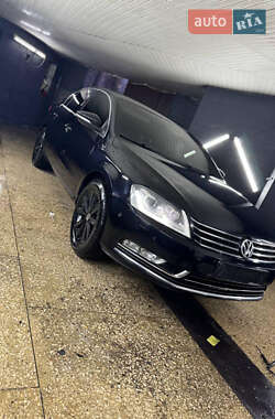 Седан Volkswagen Passat 2011 в Харкові