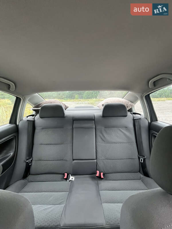 Седан Volkswagen Passat 2004 в Ковеле