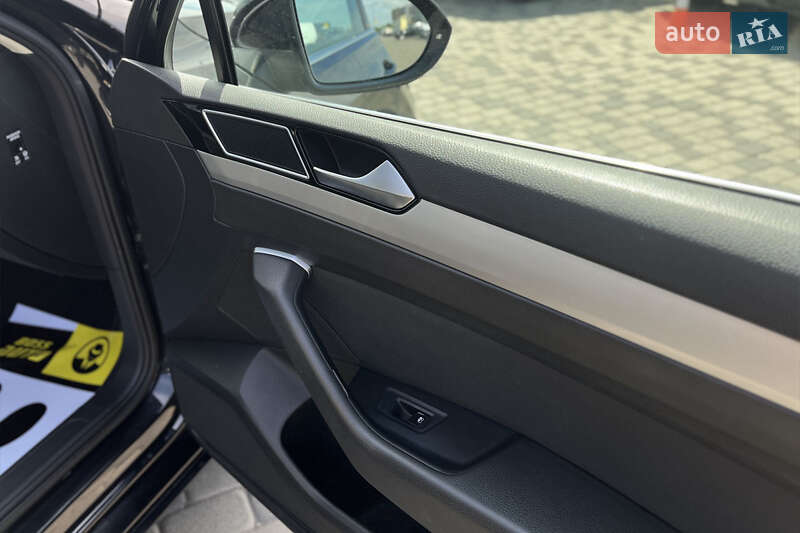 Универсал Volkswagen Passat 2015 в Мукачево