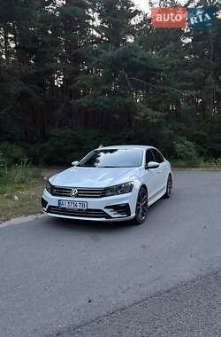 Седан Volkswagen Passat 2016 в Киеве