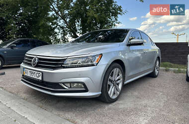 Седан Volkswagen Passat 2017 в Києві