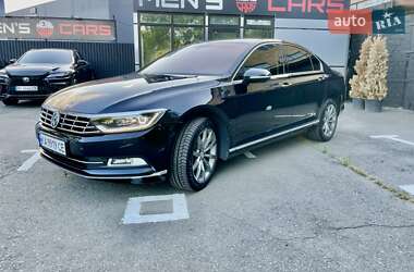 Седан Volkswagen Passat 2015 в Києві