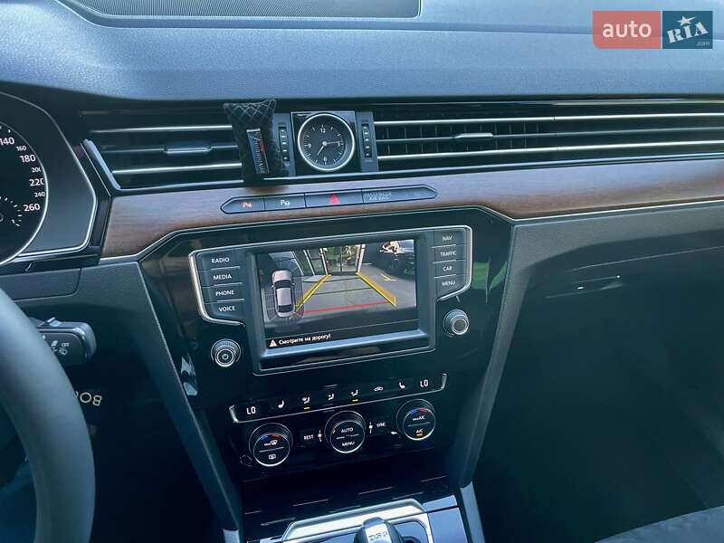 Седан Volkswagen Passat 2015 в Киеве