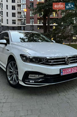 Универсал Volkswagen Passat 2020 в Киеве