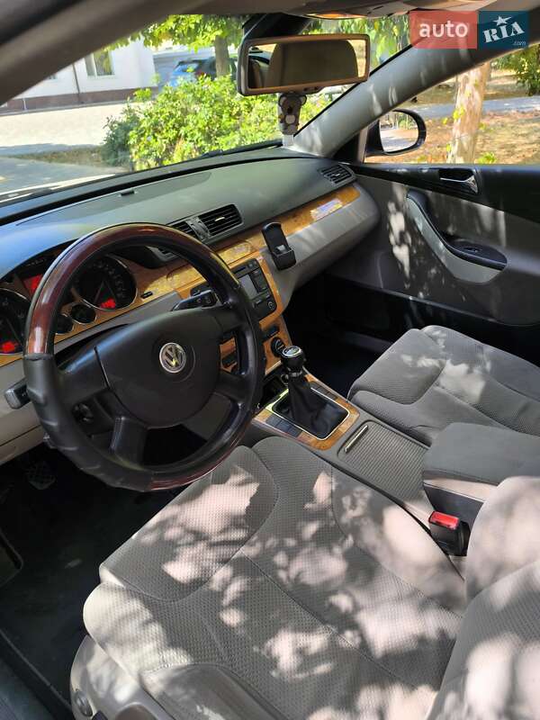 Универсал Volkswagen Passat 2006 в Рени