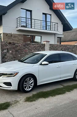 Седан Volkswagen Passat 2020 в Чернігові