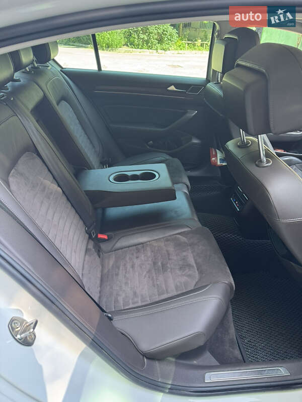 Седан Volkswagen Passat 2015 в Хмельницком