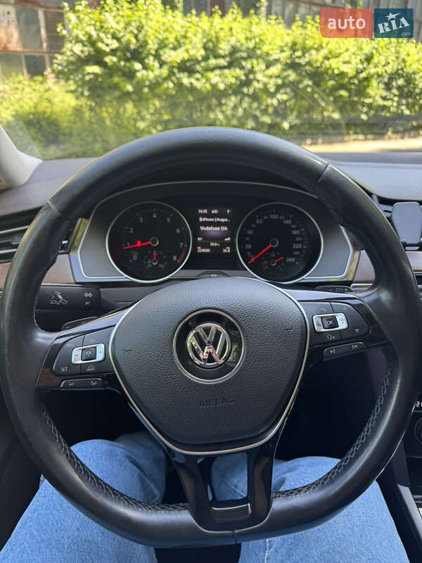 Седан Volkswagen Passat 2015 в Хмельницком