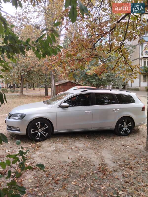 Универсал Volkswagen Passat 2010 в Киеве
