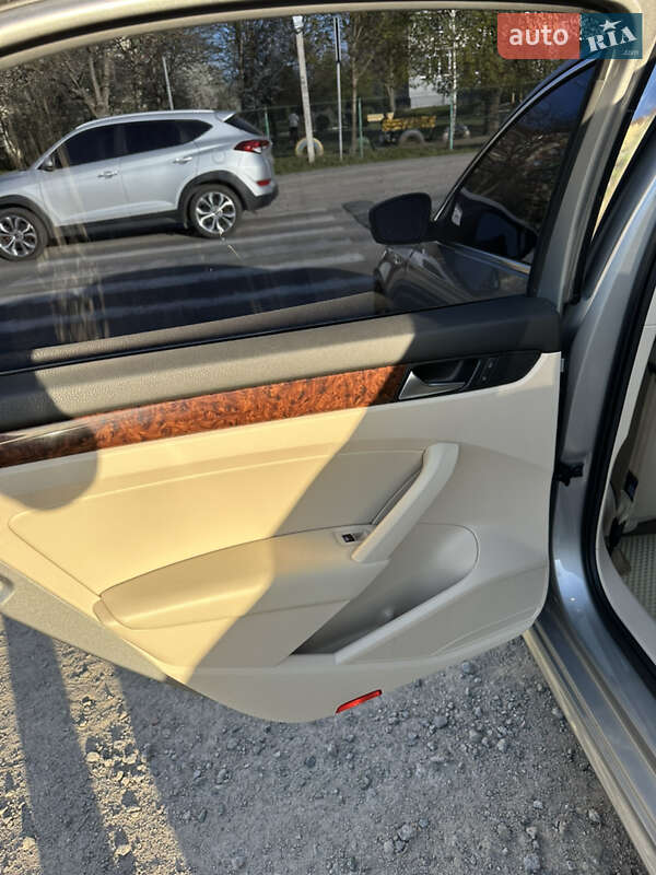 Седан Volkswagen Passat 2012 в Хмельницькому