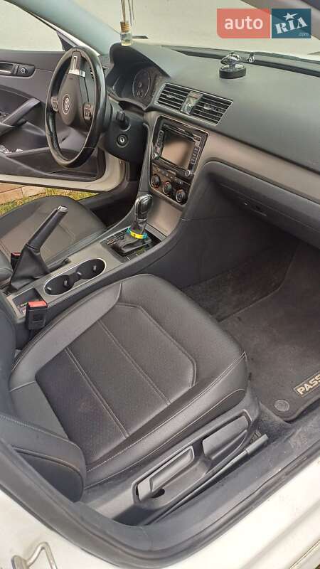 Седан Volkswagen Passat 2015 в Львове