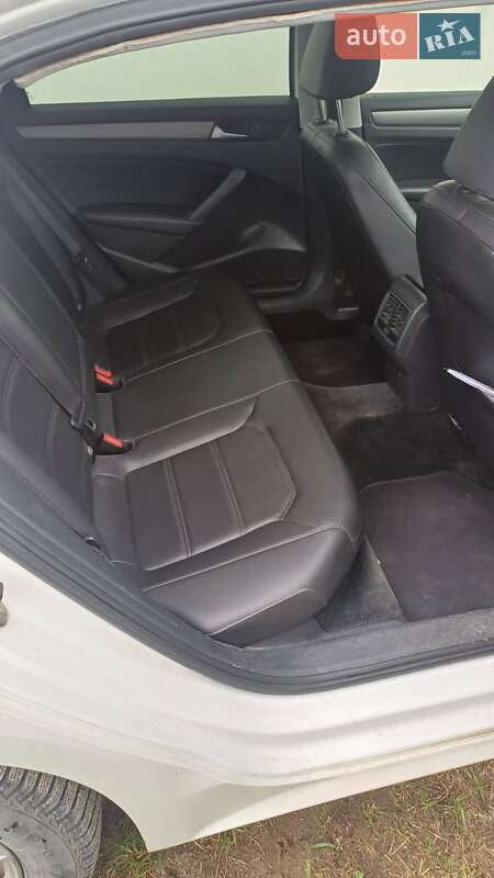 Седан Volkswagen Passat 2015 в Львове