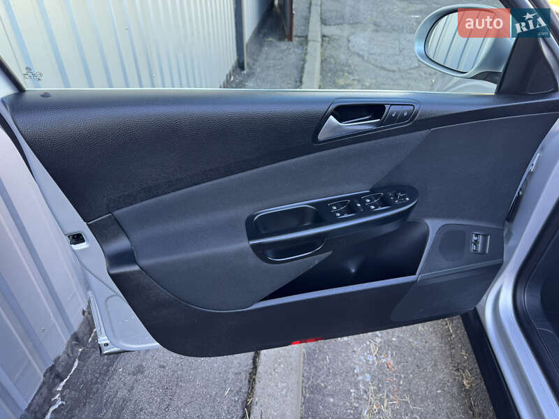 Универсал Volkswagen Passat 2010 в Киеве фото 21 Универсал Volkswagen Passat 2010 в Киеве