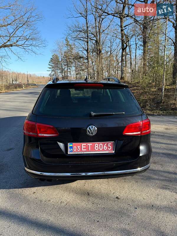 Універсал Volkswagen Passat 2012 в Житомирі