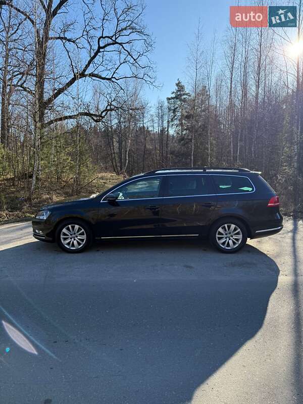 Універсал Volkswagen Passat 2012 в Житомирі