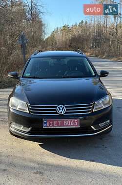 Універсал Volkswagen Passat 2012 в Житомирі