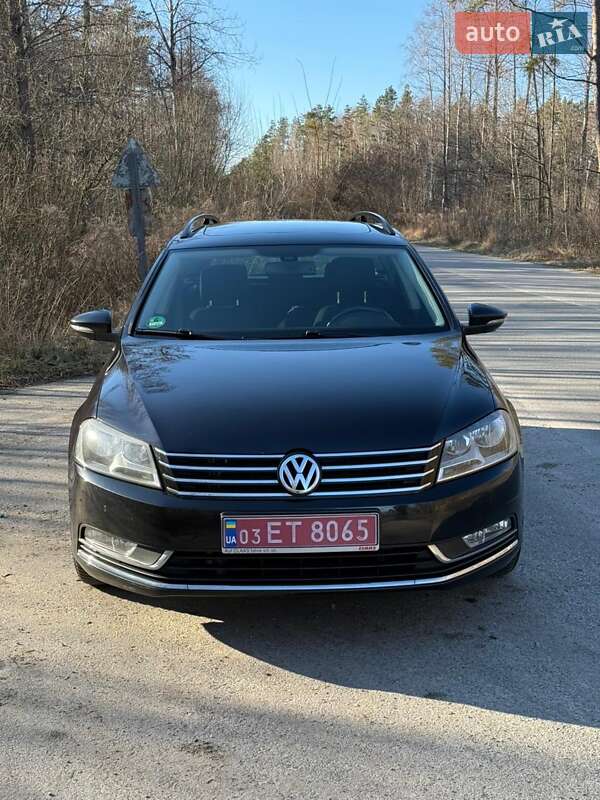 Універсал Volkswagen Passat 2012 в Житомирі