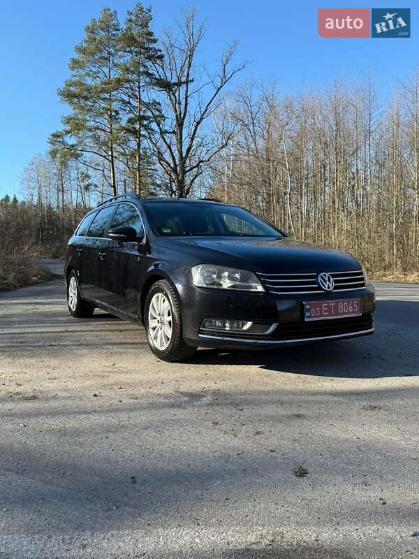 Універсал Volkswagen Passat 2012 в Житомирі