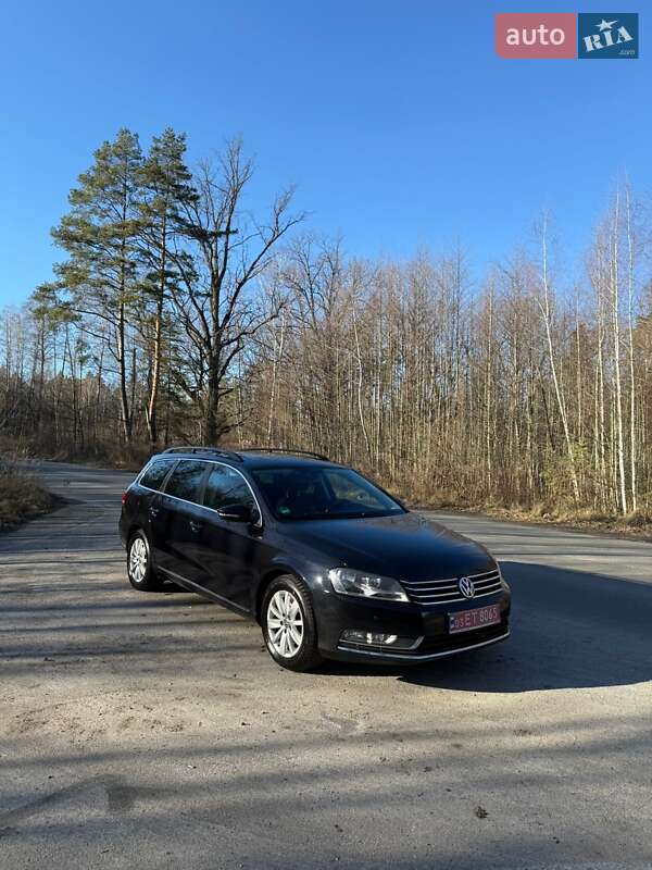 Універсал Volkswagen Passat 2012 в Житомирі