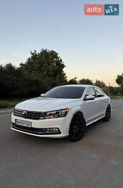 Седан Volkswagen Passat 2015 в Ромнах
