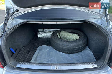 Седан Volkswagen Passat 2005 в  фото 14 Седан Volkswagen Passat 2005 в