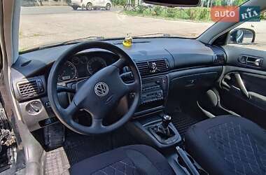 Седан Volkswagen Passat 2001 в 