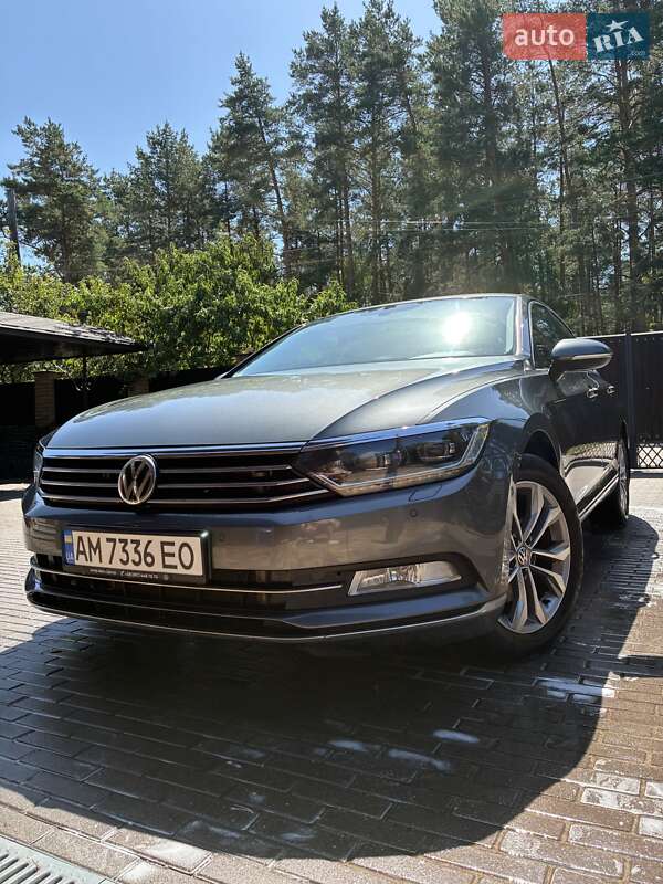 Седан Volkswagen Passat 2015 в Житомирі