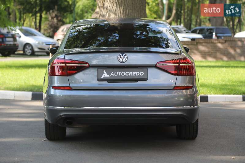 Седан Volkswagen Passat 2018 в Харькове