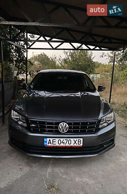 Седан Volkswagen Passat 2016 в Днепре