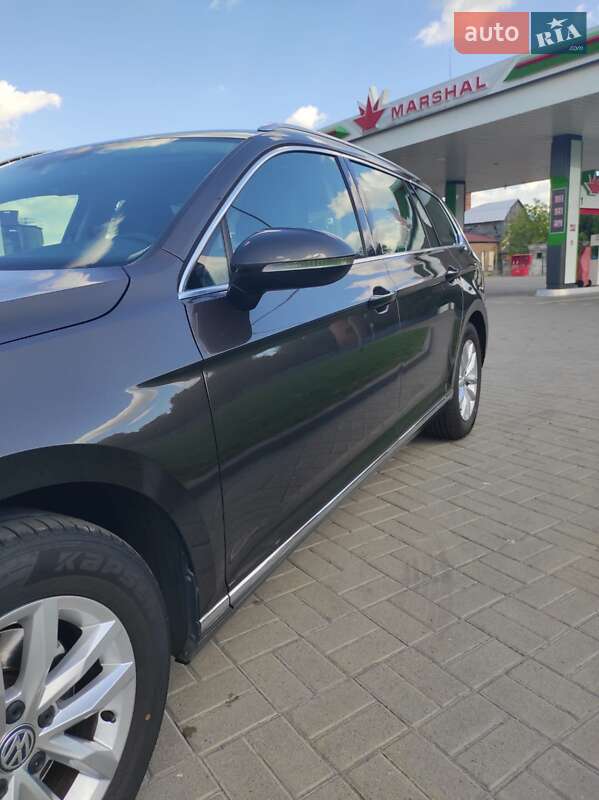 Універсал Volkswagen Passat 2015 в Житомирі