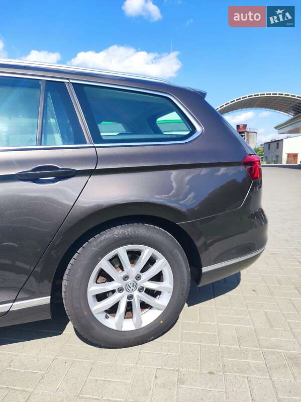 Універсал Volkswagen Passat 2015 в Житомирі