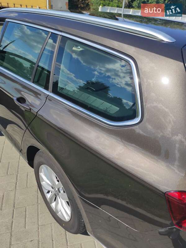 Універсал Volkswagen Passat 2015 в Житомирі