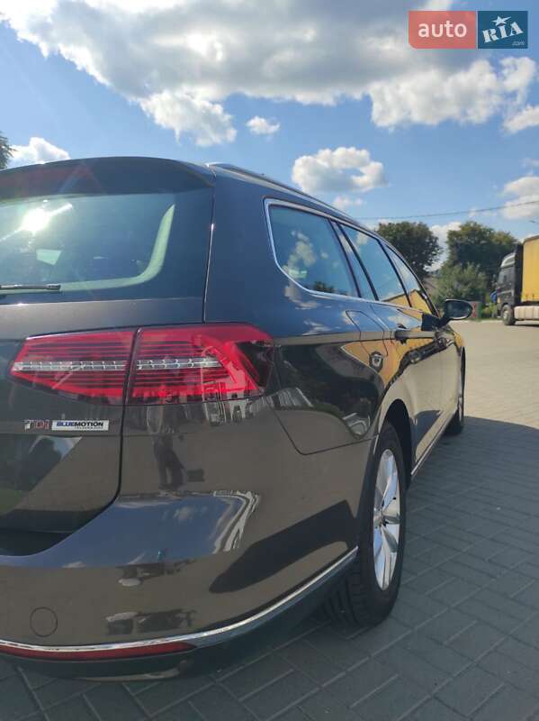 Універсал Volkswagen Passat 2015 в Житомирі