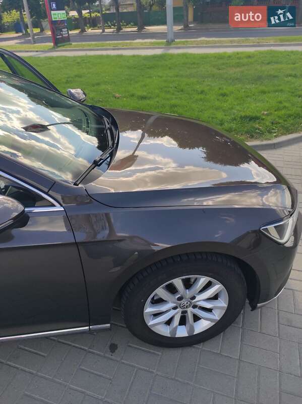 Універсал Volkswagen Passat 2015 в Житомирі