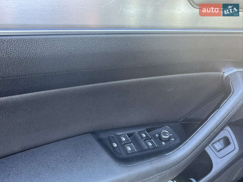 Седан Volkswagen Passat 2016 в Стрию