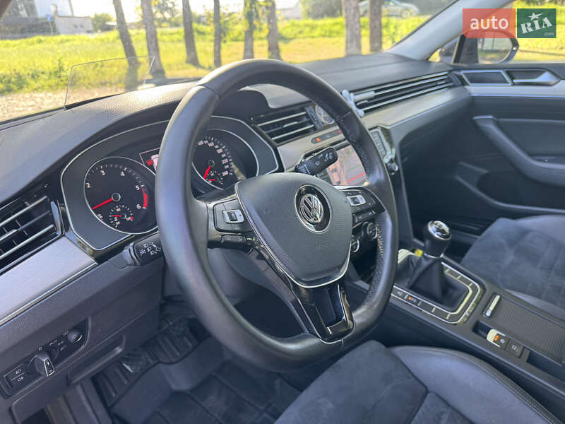 Седан Volkswagen Passat 2016 в Стрию