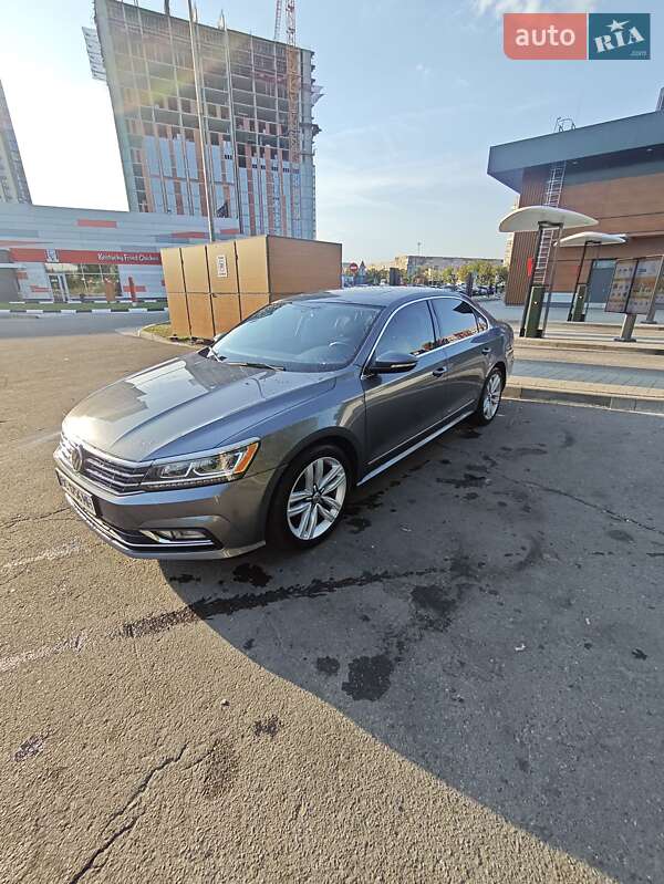 Седан Volkswagen Passat 2017 в 