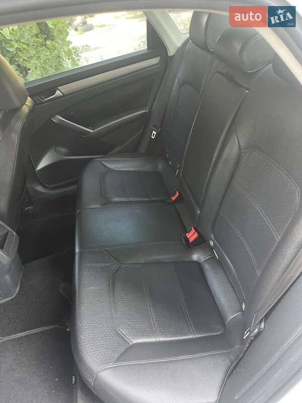 Седан Volkswagen Passat 2013 в Киеве фото 9 Седан Volkswagen Passat 2013 в Киеве