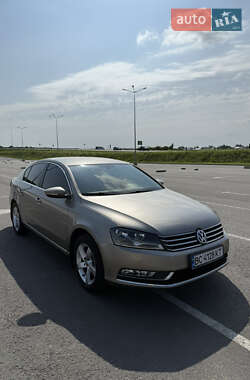 Седан Volkswagen Passat 2013 в Львове