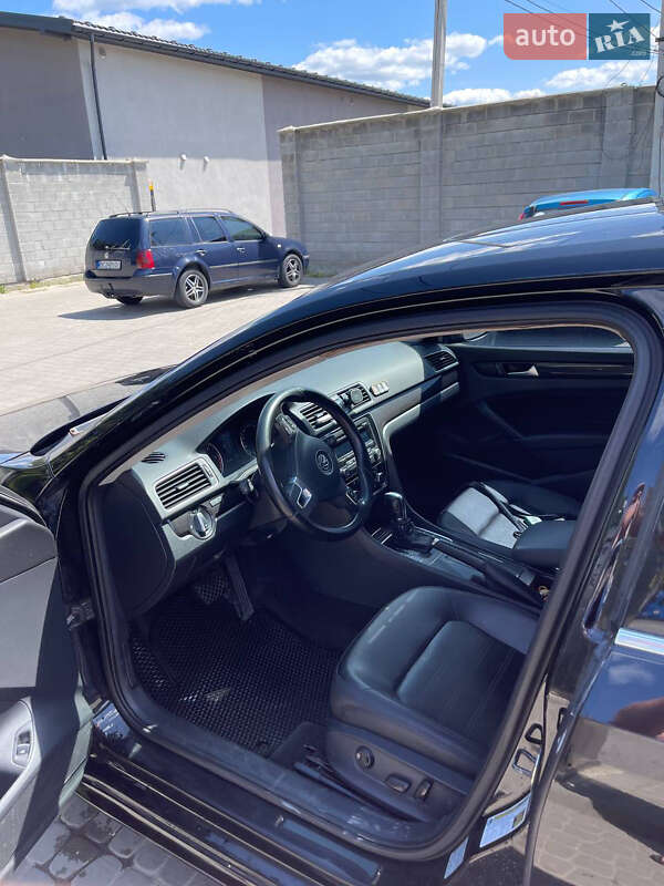 Седан Volkswagen Passat 2012 в Львове